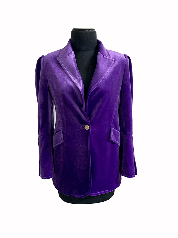 chaqueta terciopelo morado Sulma Arizala