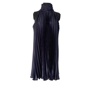 Vestido Negro En Crepe Plisado